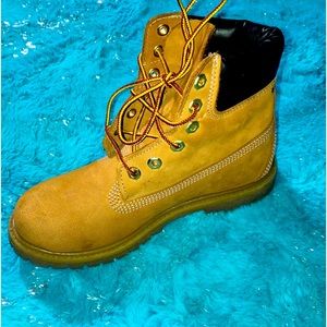 Iam selling a timberland y’all want it come and get pls buy it
